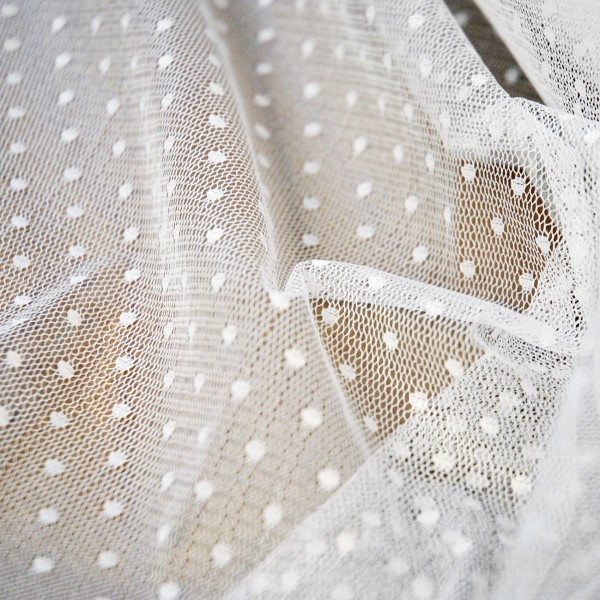 Tulle Remnant No. 1119 (Tulle with woven dots Fairyland, off-white)